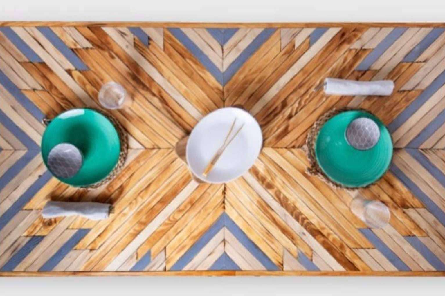TrueWood distribuye muebles de madera y otros productos de decoración hechos a mano, con materiales 100 % naturales