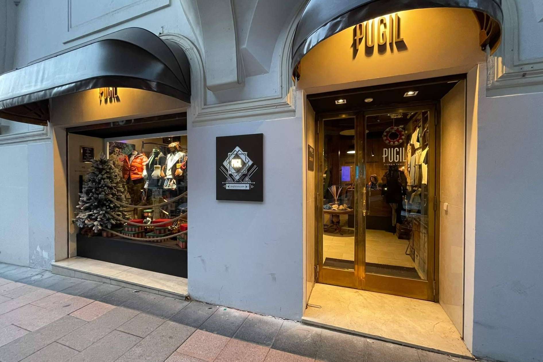 Pugil Store ofrece trajes y chaqués para novios personalizados y a medida