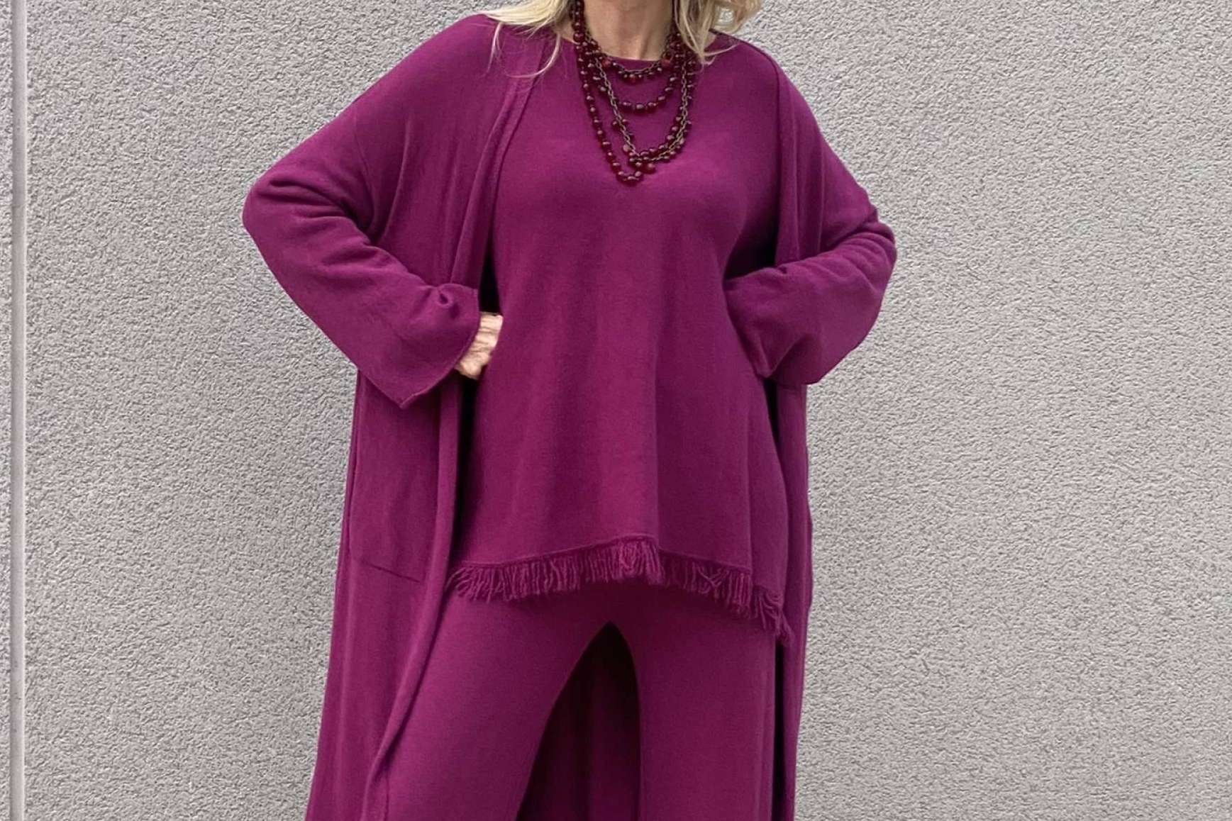 La moda oversize es una tendencia en auge que se puede encontrar en THANNAC