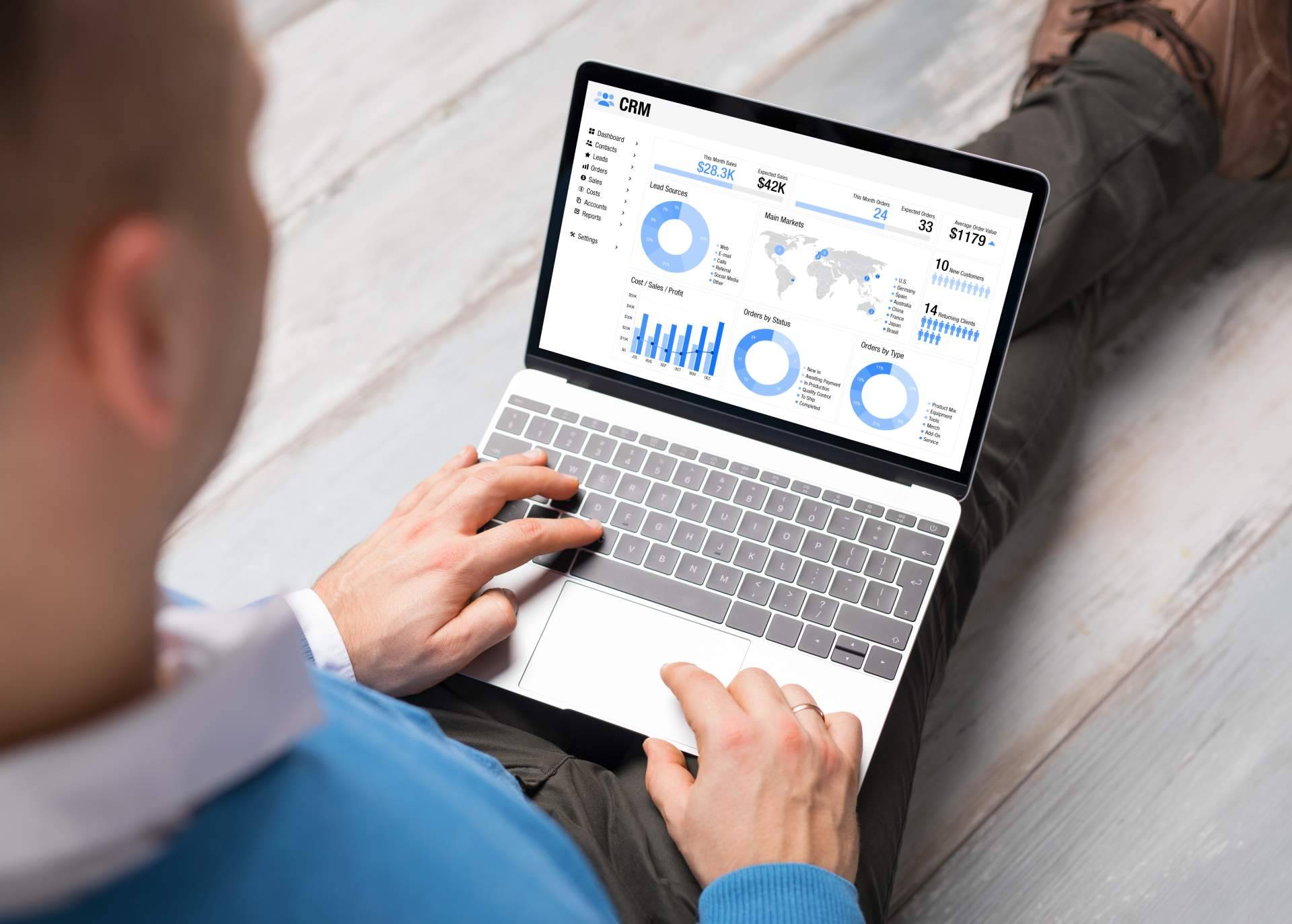 ¿Qué es y cómo puede ayudar un CRM en el día a día de una empresa?
