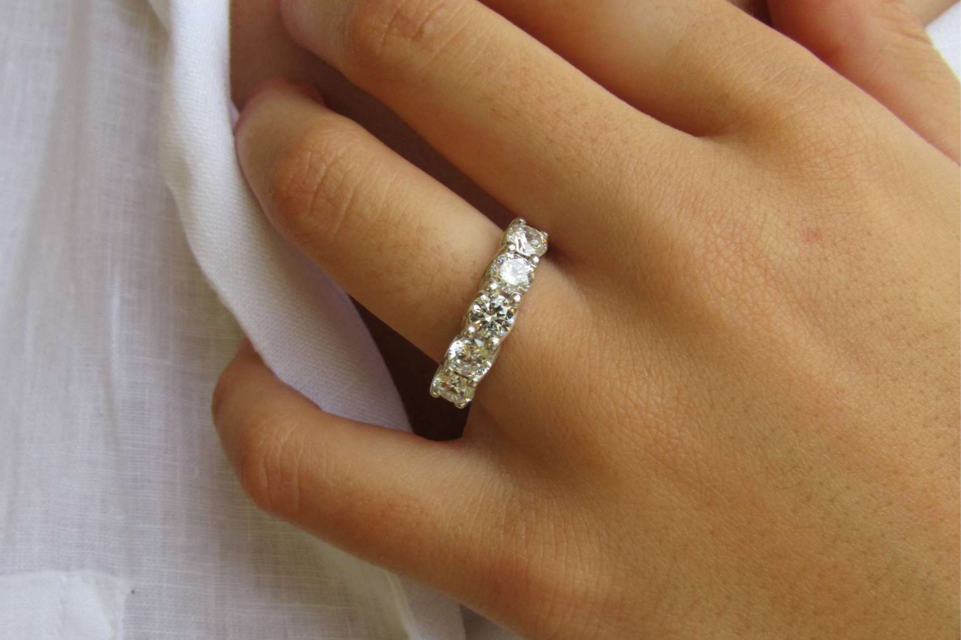 Alianzas para novios con diseños clásicos, vintage y minimalistas en Mimoke