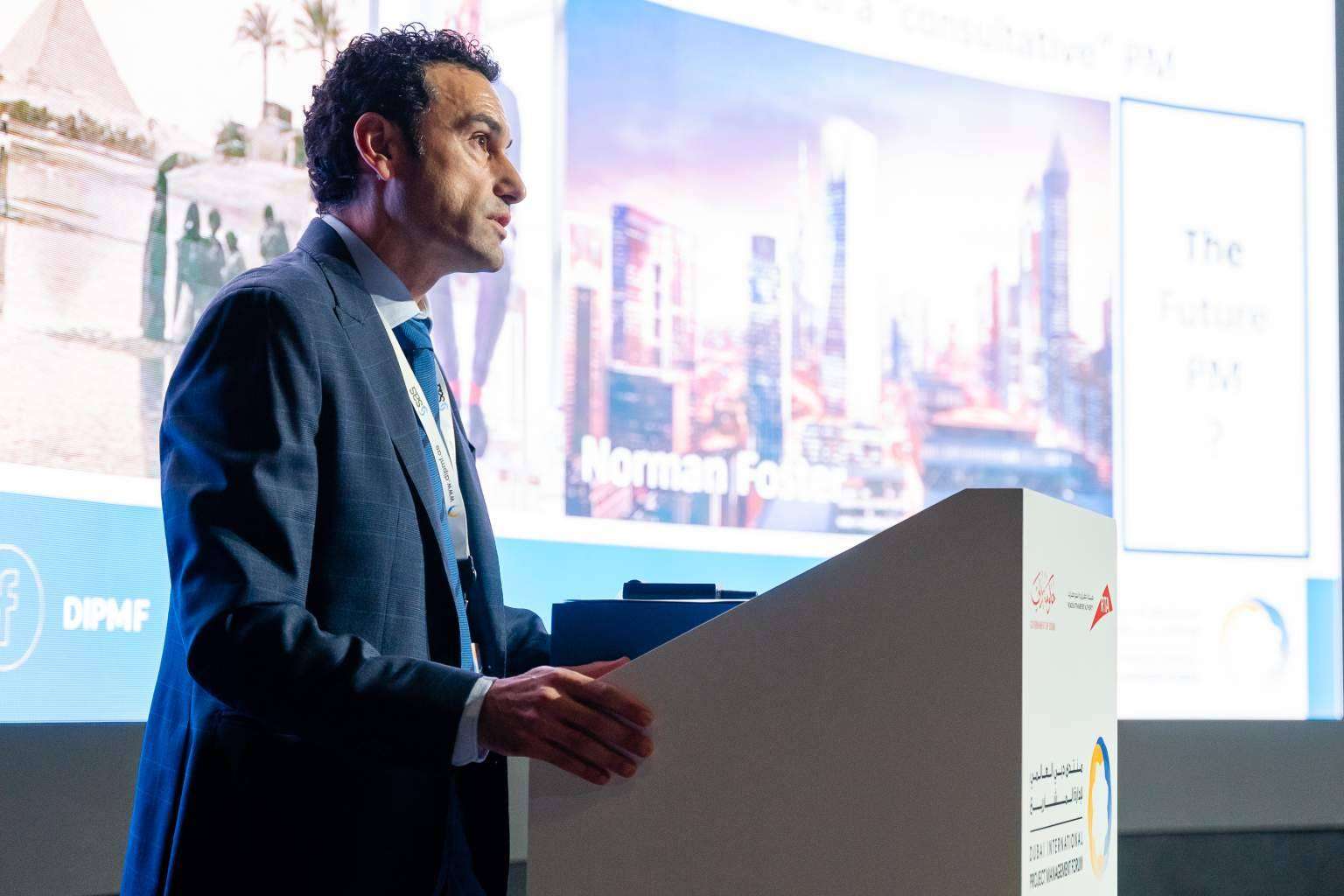 Carlos Pampliega explica la experiencia de Leapman en el Dubai International Project Management Forum