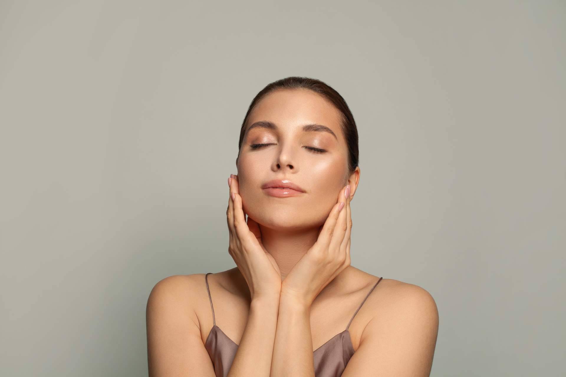 Crina Rus Beauty Center presenta su tratamiento para el rejuvenecimiento facial, Hollywood Peel