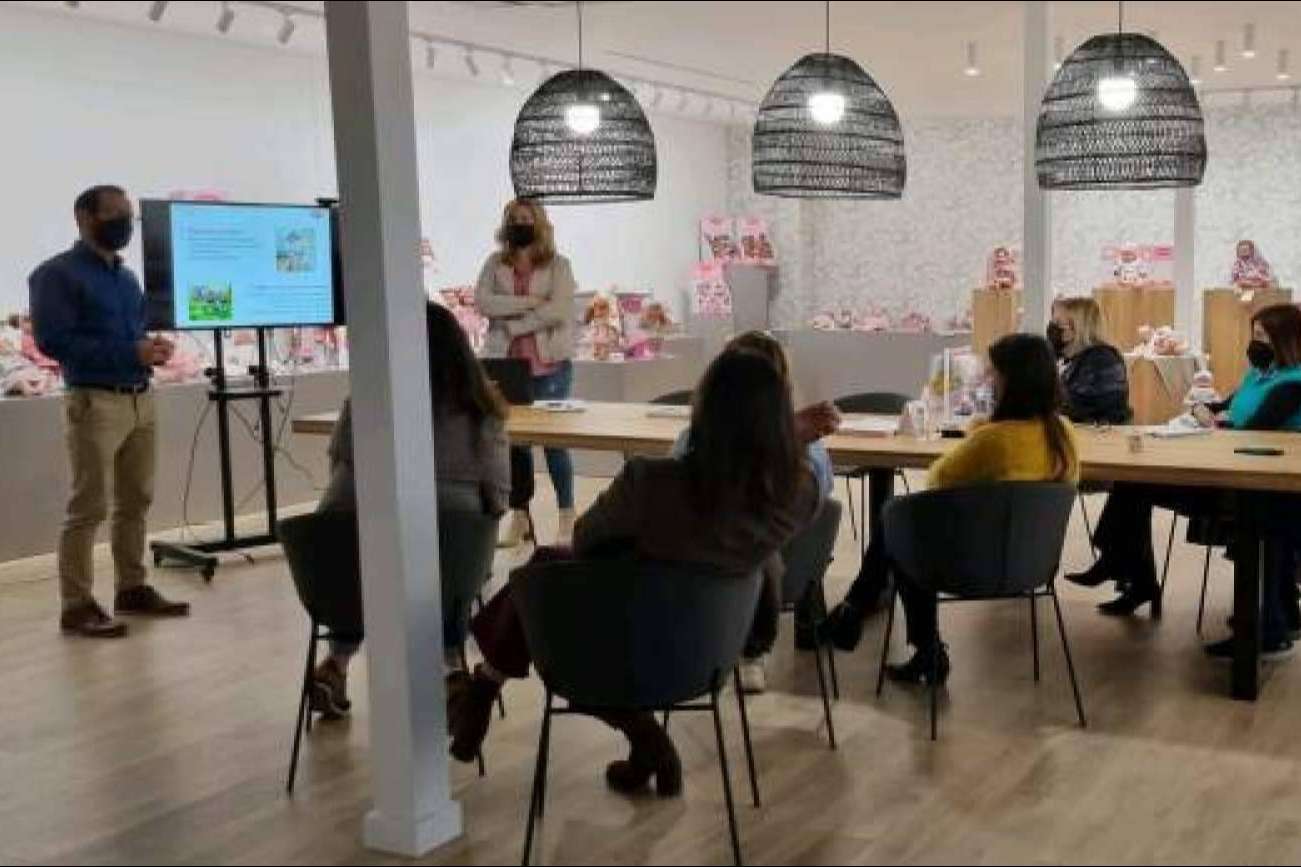 La alicantina Muñecas Antonio Juan amplía sus instalaciones, se reestructura y aumenta su presencia internacional apoyándose en AMG Interim Managers