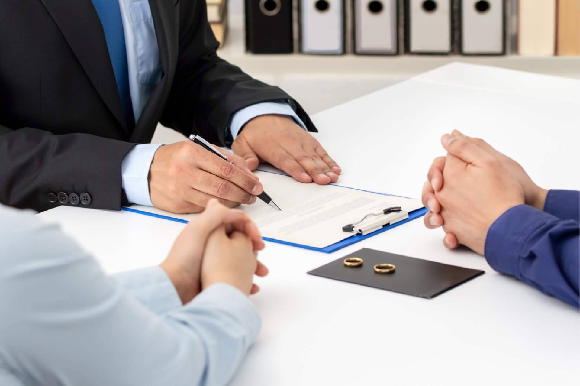¿Cuáles son las diferencias entre una separación y un divorcio?, con Lacaci & Delgado Abogados