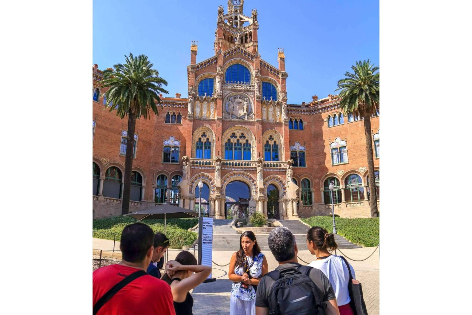 Descubrir uno de los mejores tesoros del Modernismo catalán, el Hospital de Sant Pau de la mano de este tour guiado