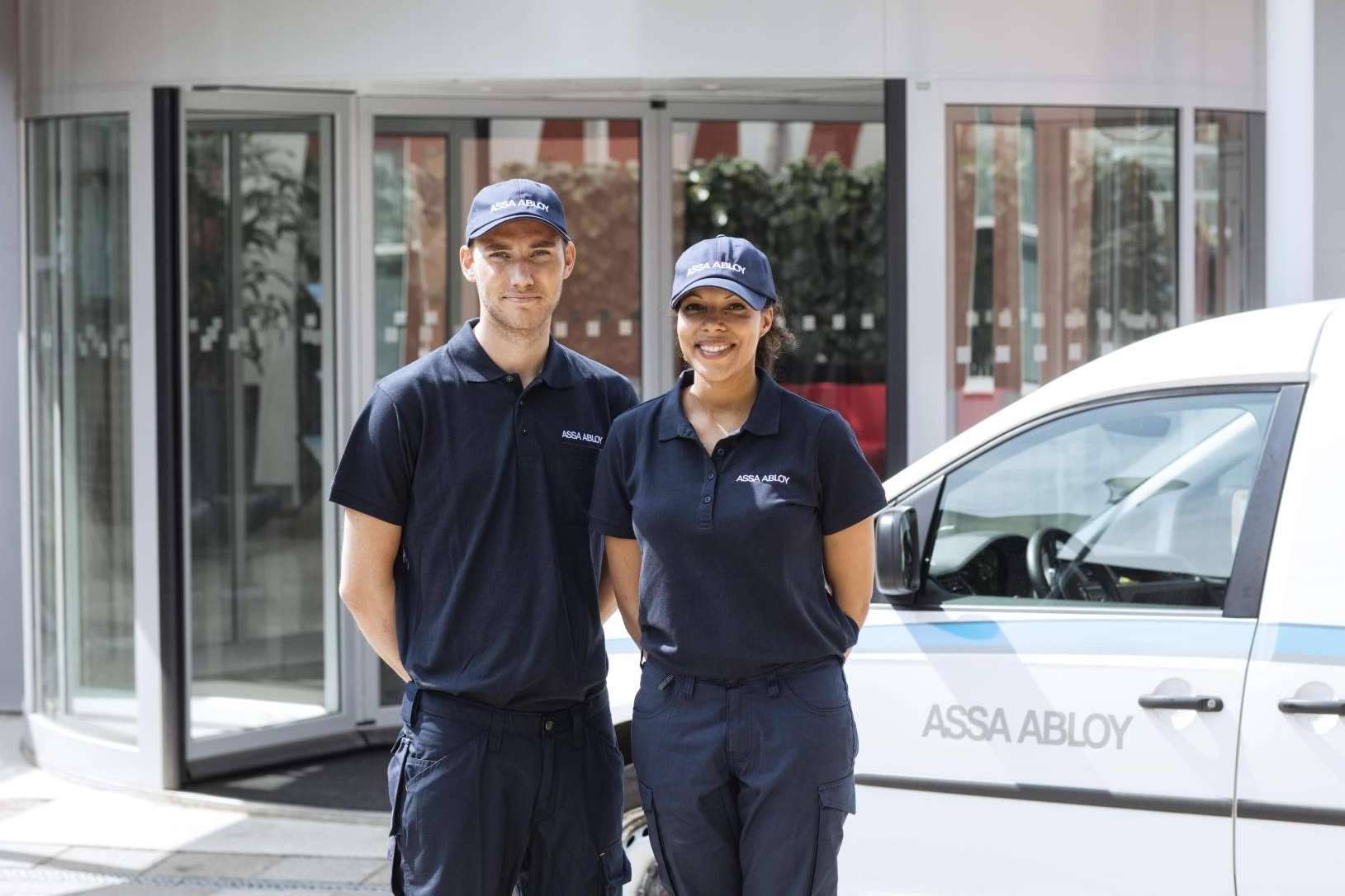 El mantenimiento para las puertas automáticas industriales y peatonales, ASSA ABLOY explica las diferentes normativas