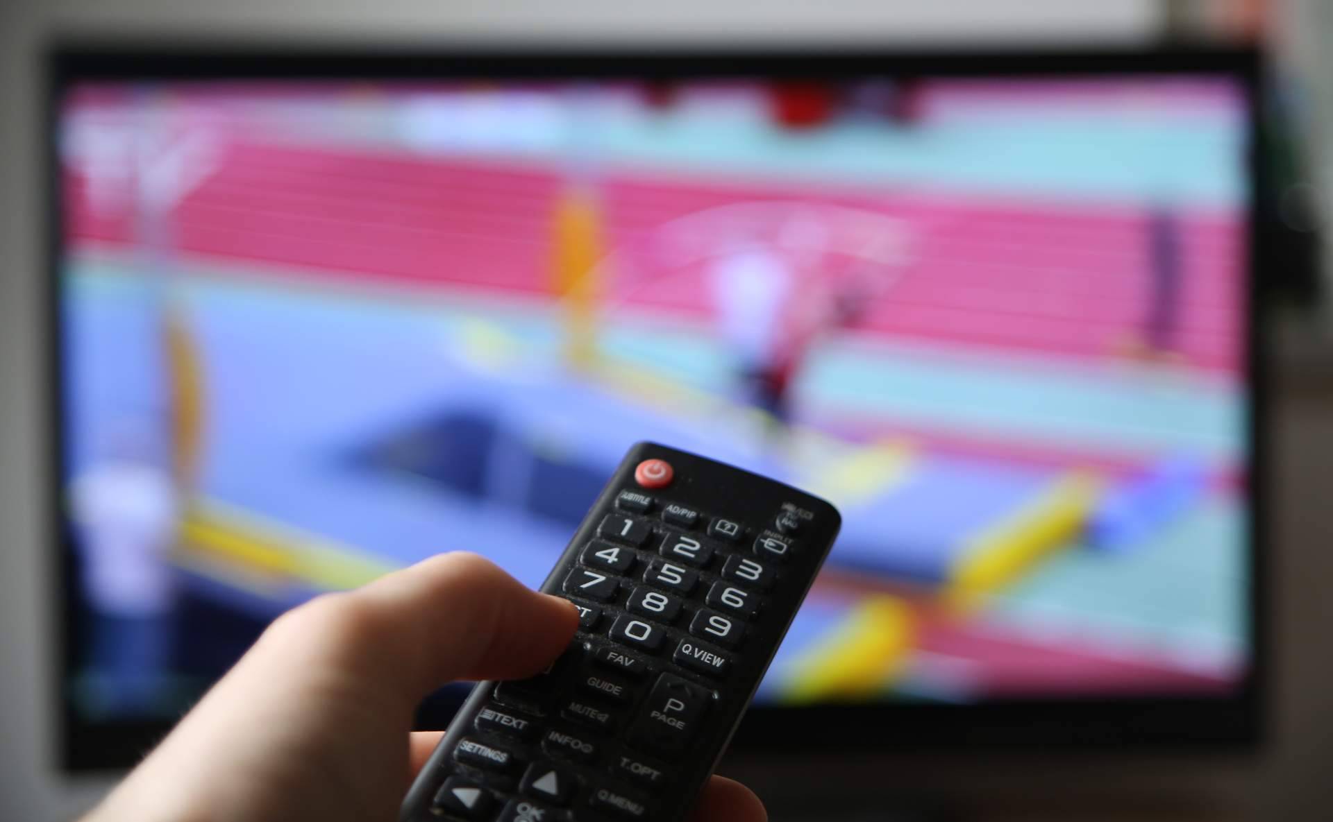 La TV QLED C74, de disponibilidad en TCL, presenta una calidad de color cinematográfico auténtico