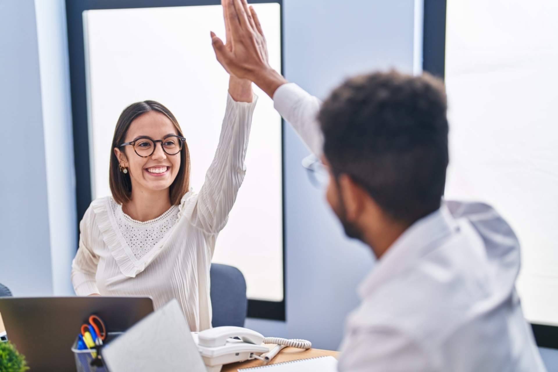 Apoyo Psicológico Online ofrece consejos sobre cómo lidiar con el estrés laboral de manera efectiva