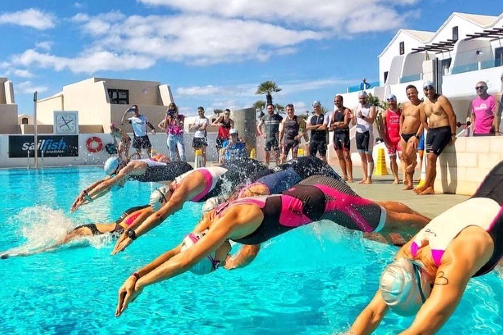El entrenador personal de Trientrenos ayuda a preparar un triatlón