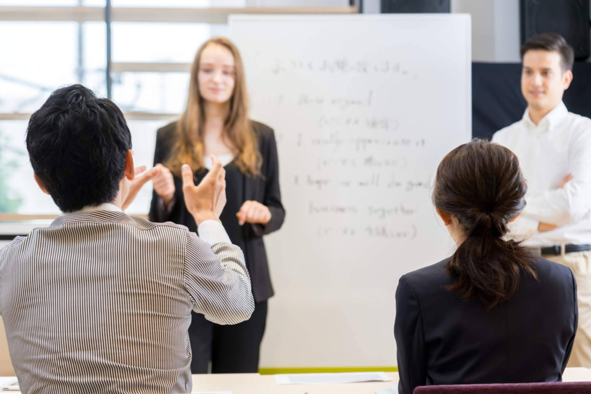 Linguavisión, la academia de inglés en Badalona, explica cómo aprender inglés rápido y fácil