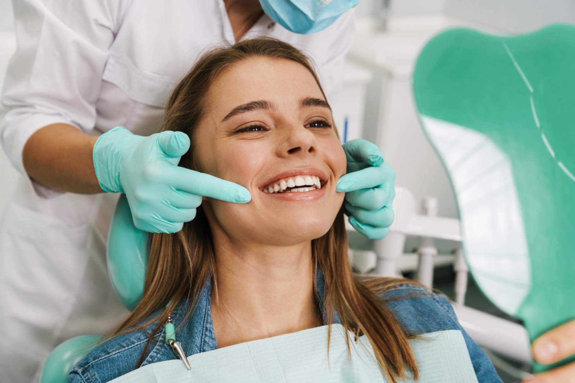 Clínica Dentinos se encarga de la aplicación de carillas dentales en Málaga