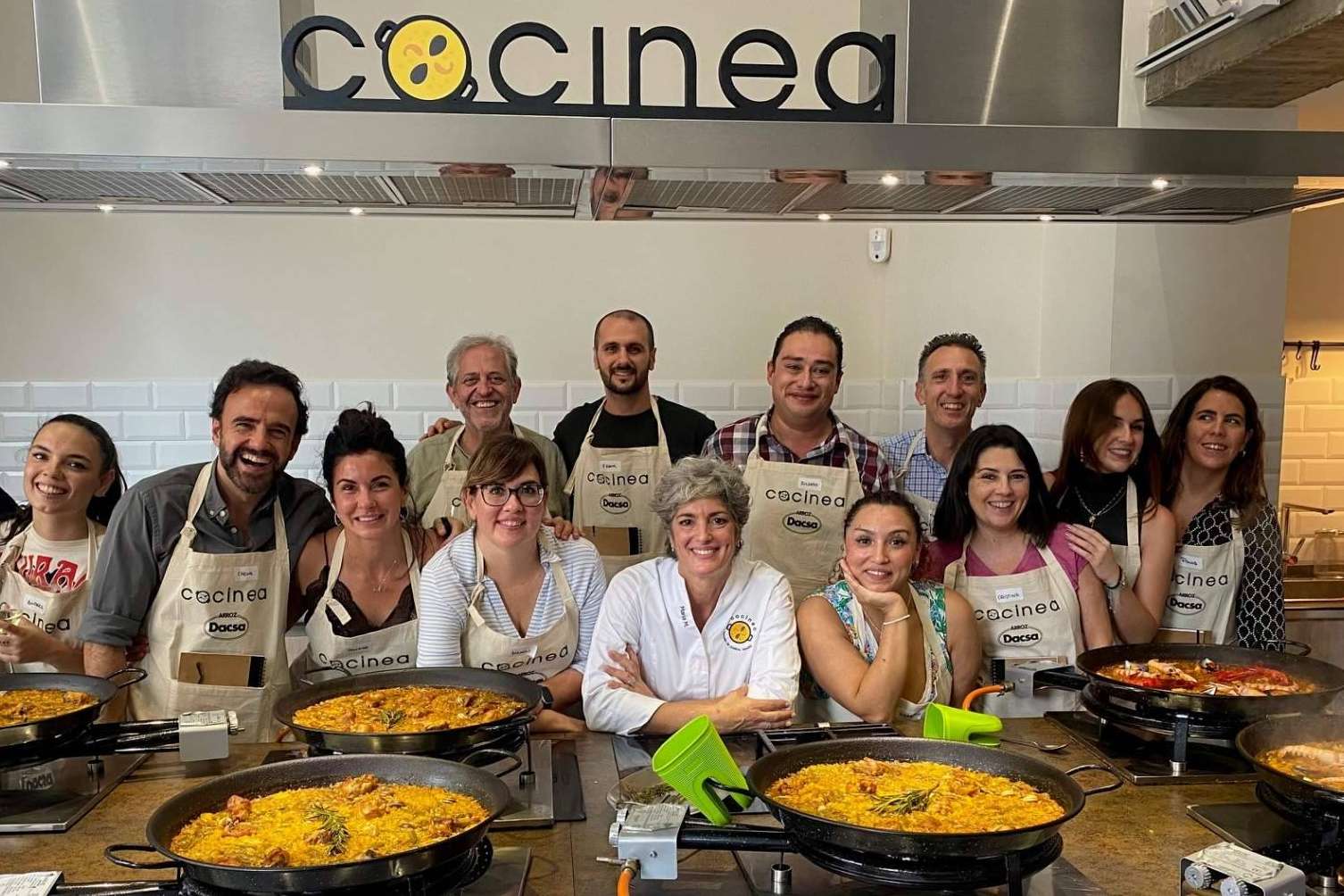 Organizar actividades de team building de cocina para empresas en Cocinea