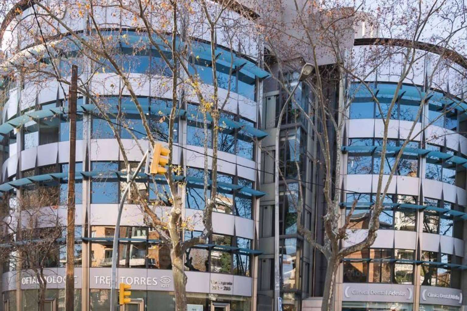 Por qué realizarse el trasplante capilar en Barcelona