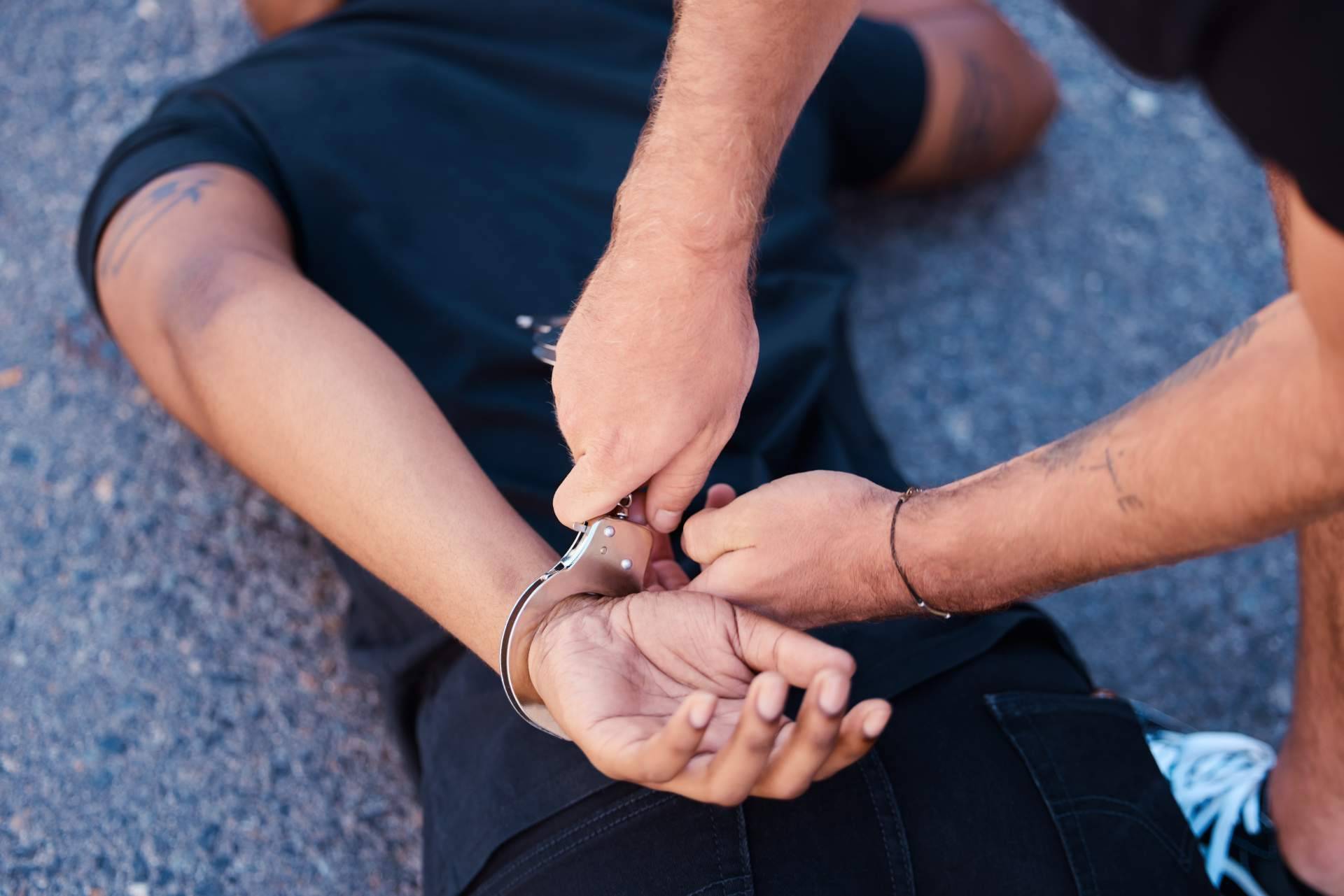 La importancia de que los profesionales de la seguridad cuenten con llaves para grilletes y esposas