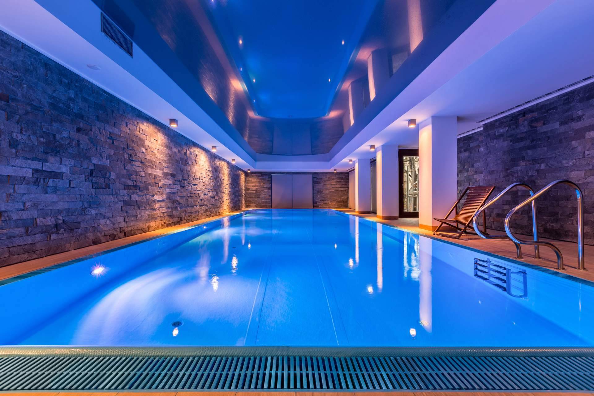 Swim Home, focos de resina para piscina atractivos y funcionales