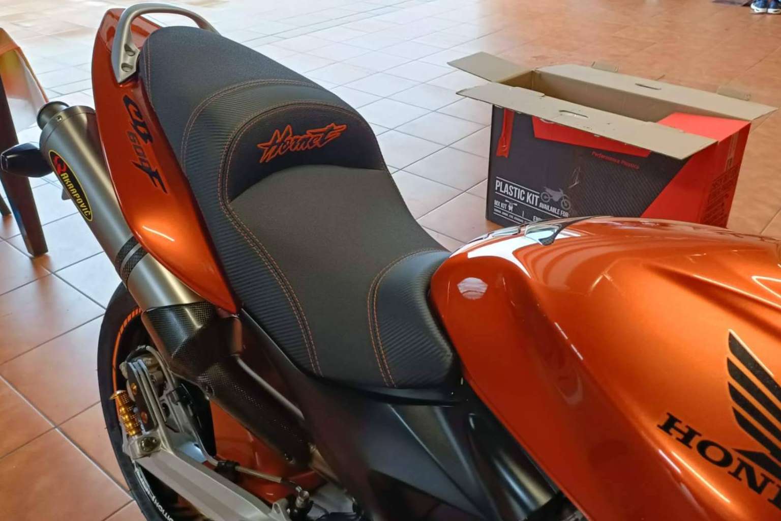 Prevención de lesiones en la columna con los asientos de moto de JM Fundas