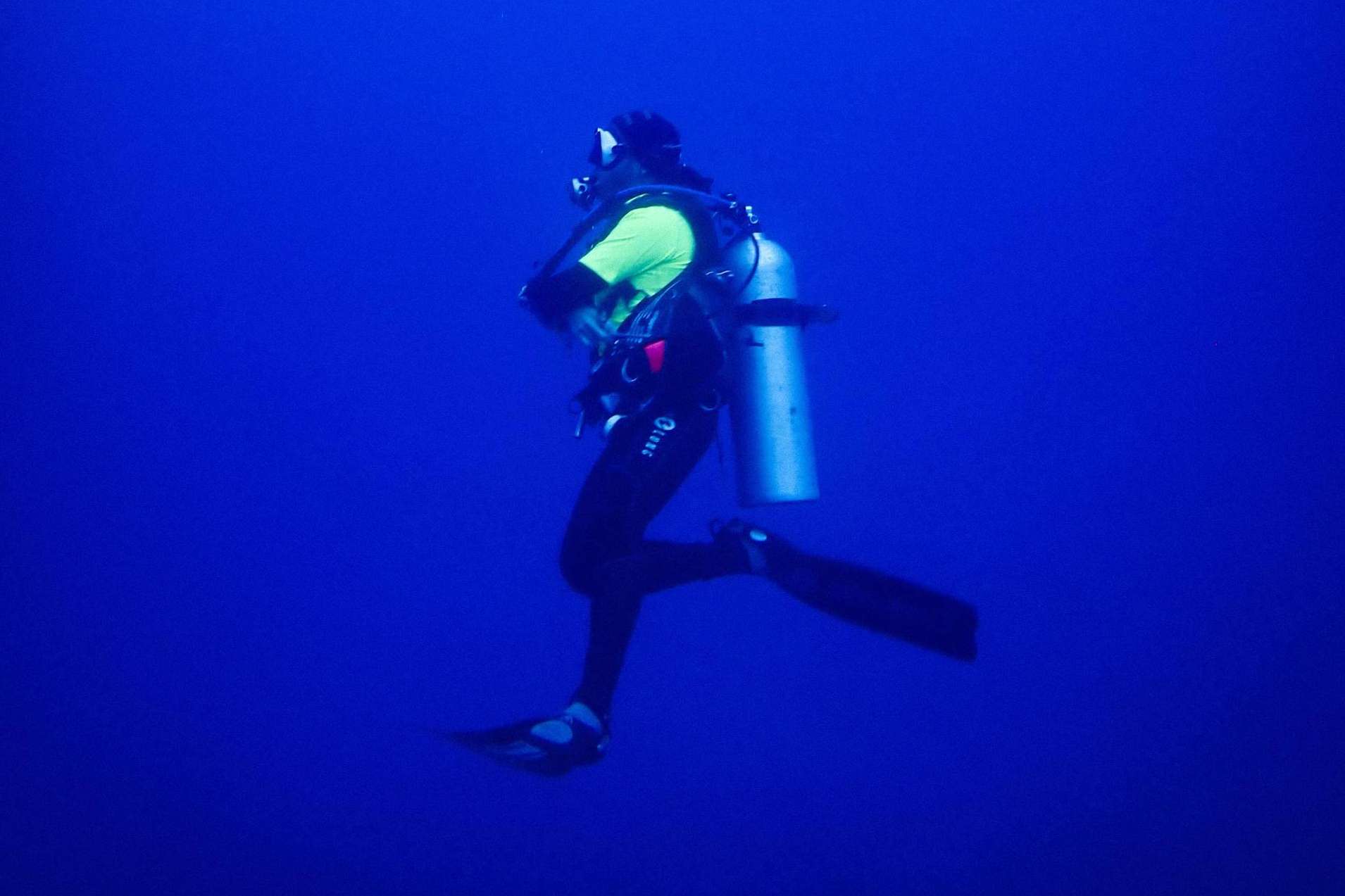 Drop Dive Maldives ofrece cursos y excursiones en Rasdhoo y Fuvahmulah