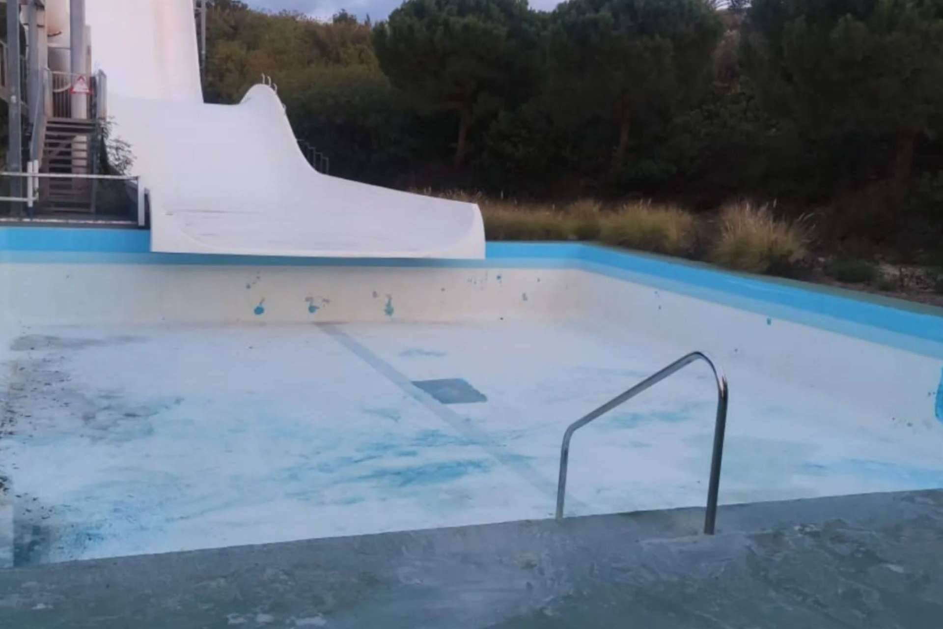 Galvañ Lacados y su método innovador para la limpieza de piscinas con vapor de alta presión