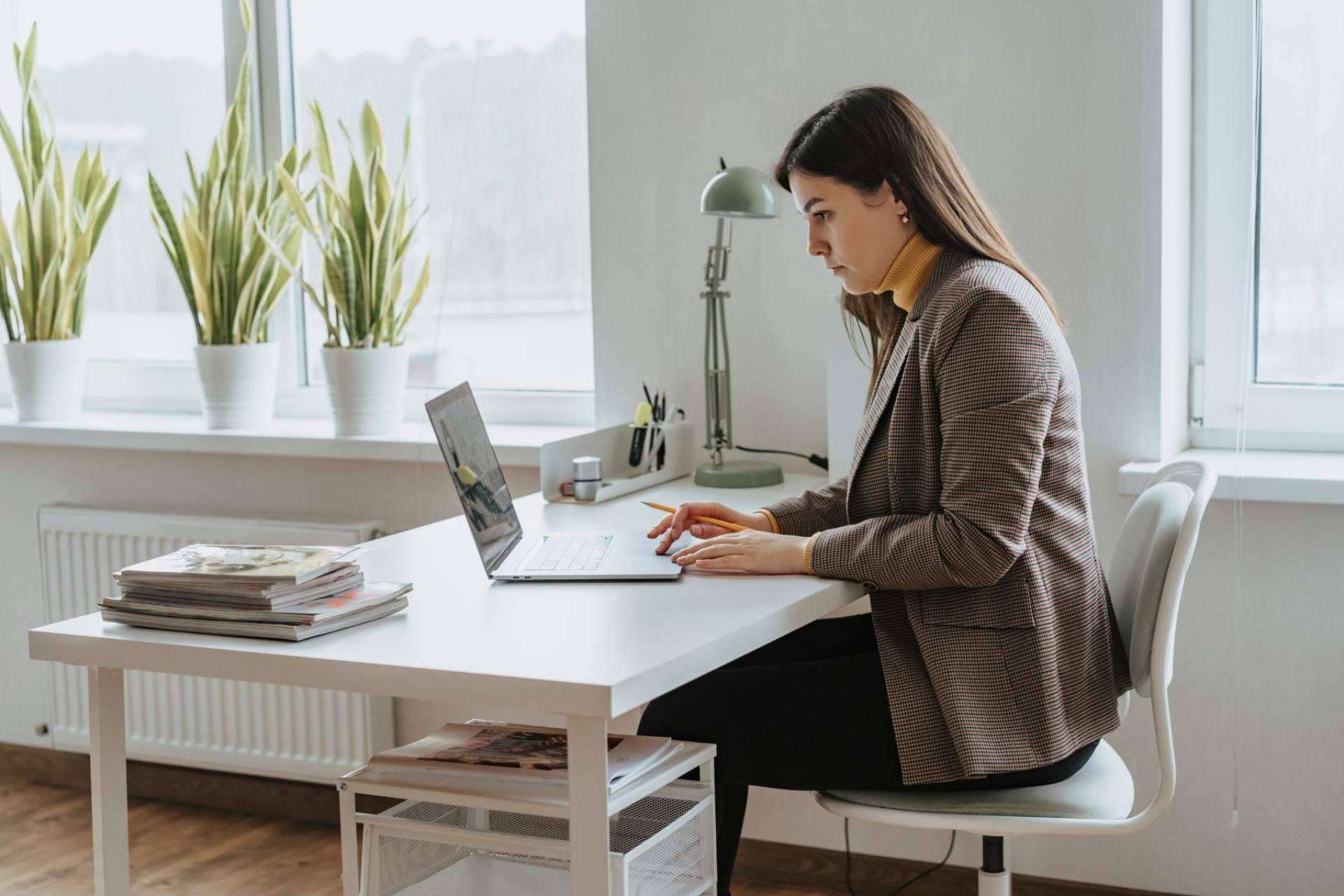 ¿Qué es y cómo puede ayudar un administrativo online?