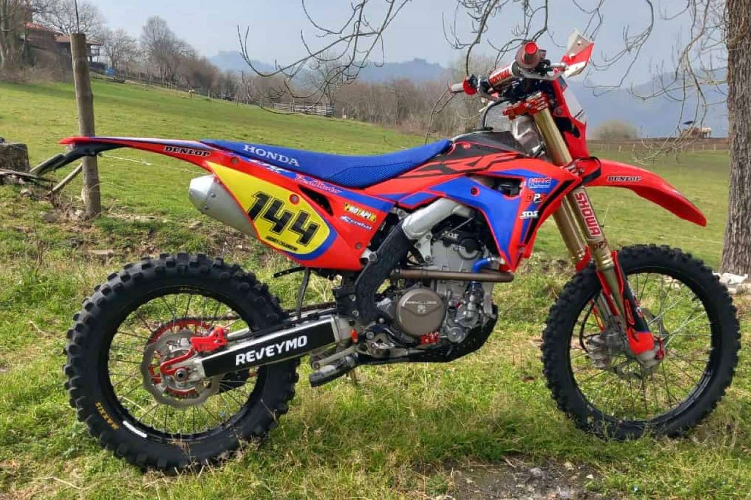 ADHESIVOSEMBARRADOS ofrece nuevos diseños de kits de adhesivos de moto