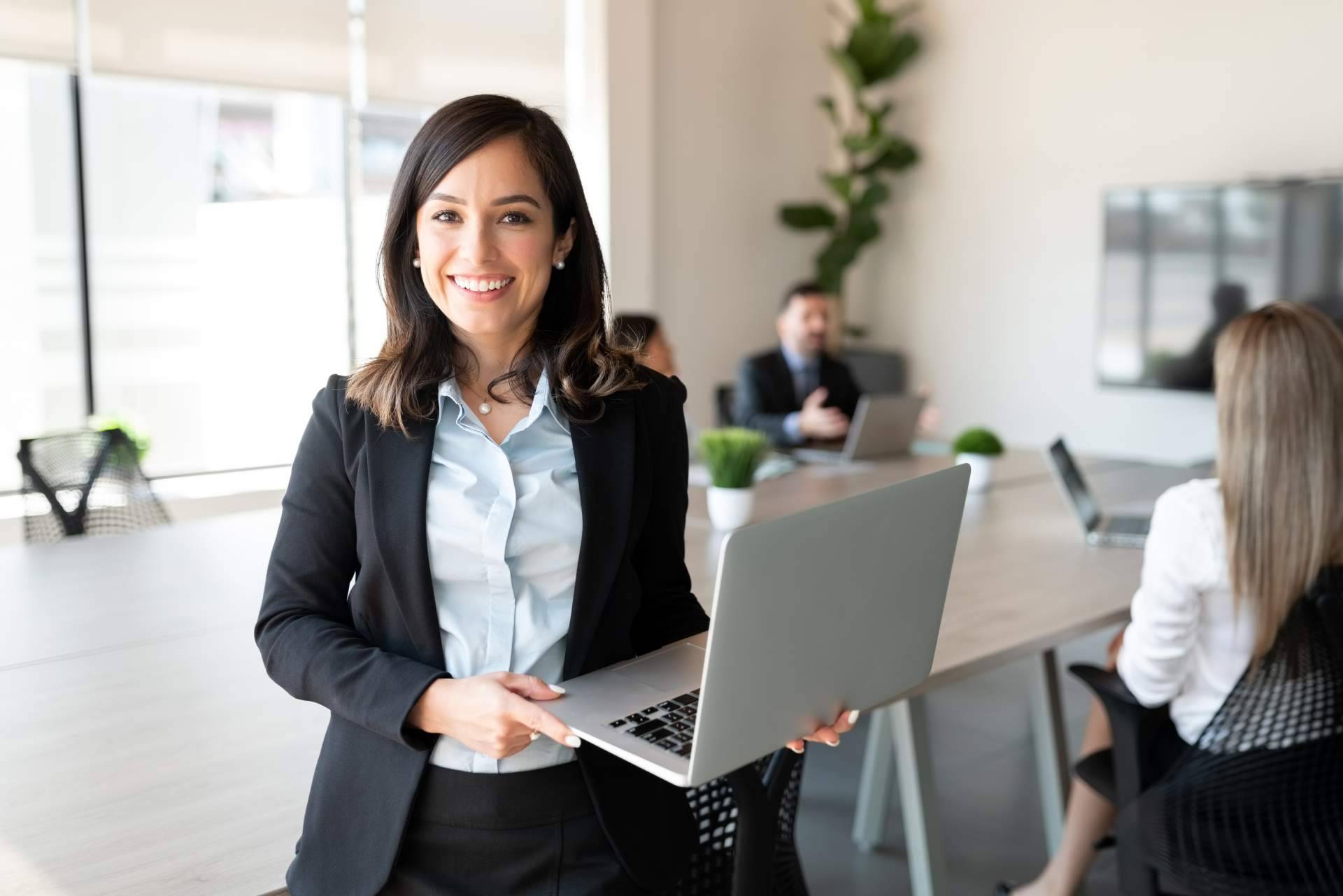 Másteres en gestión de proyectos e inteligencia artificial empresarial con ENEB