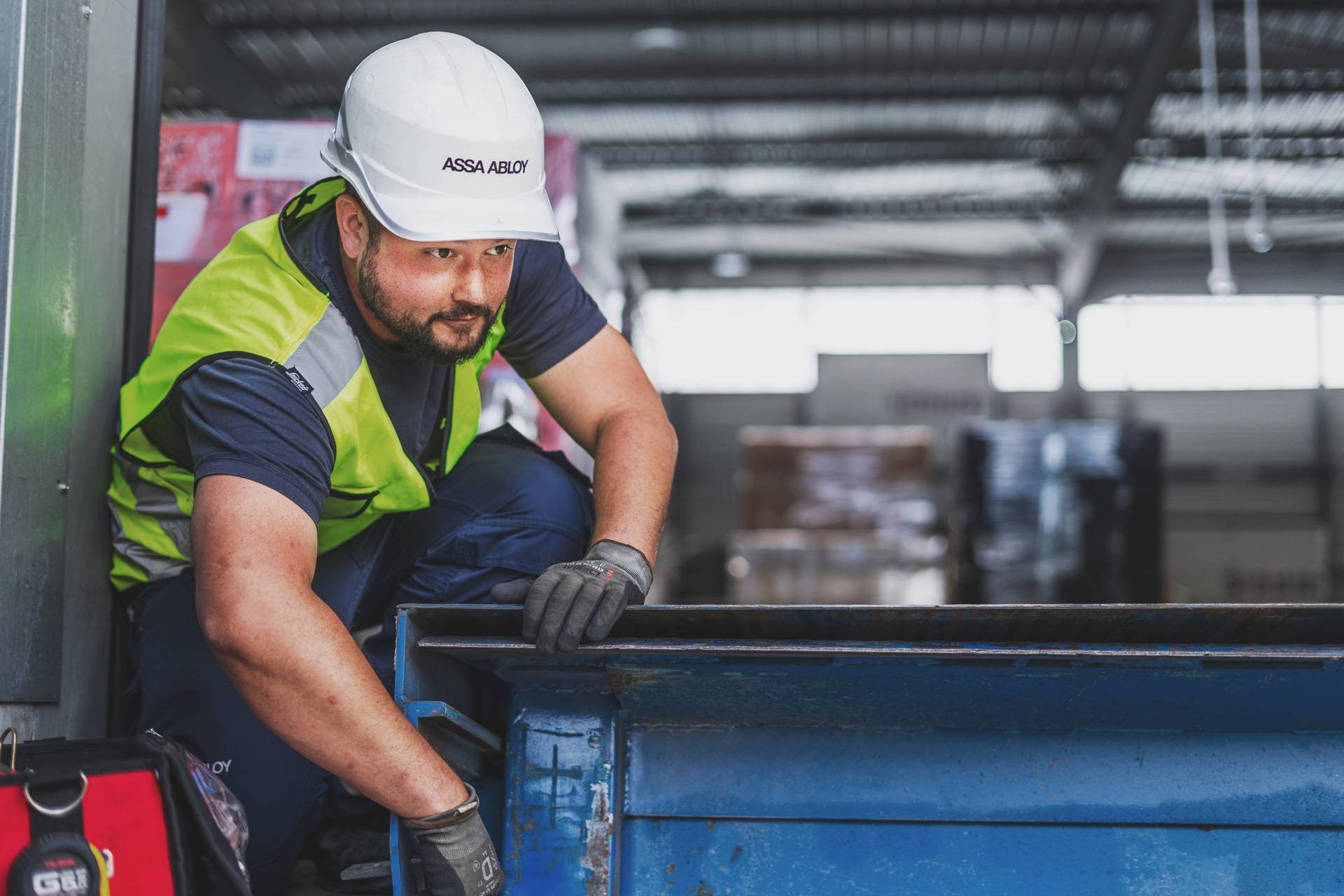 ASSA ABLOY, expertos en mantenimiento de puertas industriales y muelles de carga