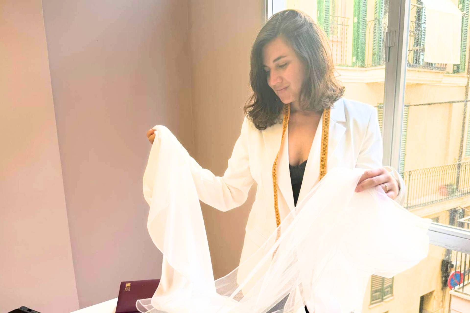 Entre pasarelas internacionales, asesoría de imagen y moda nupcial; el camino de Agostina Gerardi