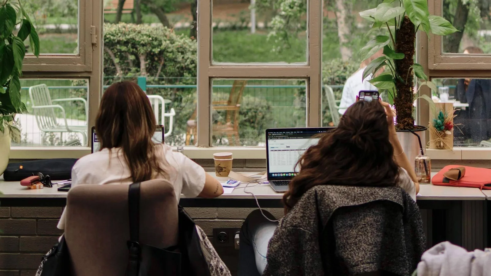 Trabajar desde un coworking; Català Reinón Abogados explica qué responsabilidades mantiene la empresa