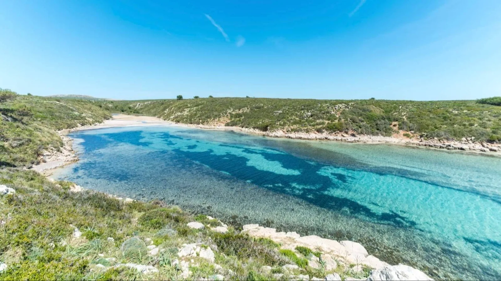 Menorca; aguas cristalinas, espacios protegidos y algunas de las calas mejor valoradas de España